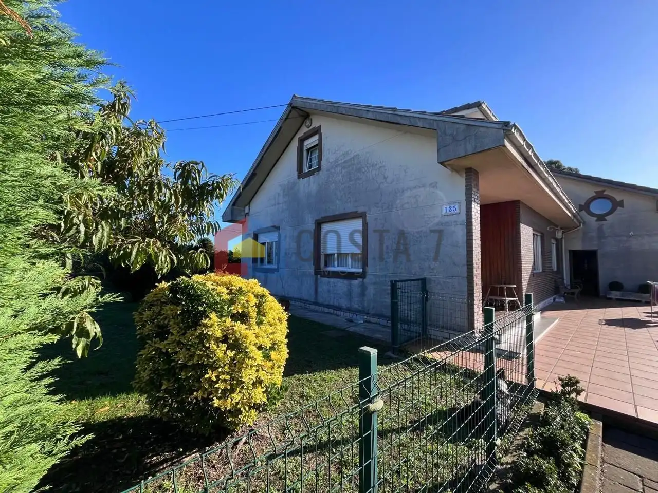 Vista exterior de Casa o xalet en venda en Miengo amb Jardí privat i Terrassa