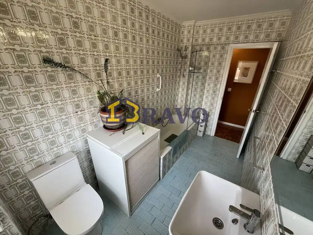 Bathroom of Flat for sale in Medina de Pomar  with Terrace and Balcony