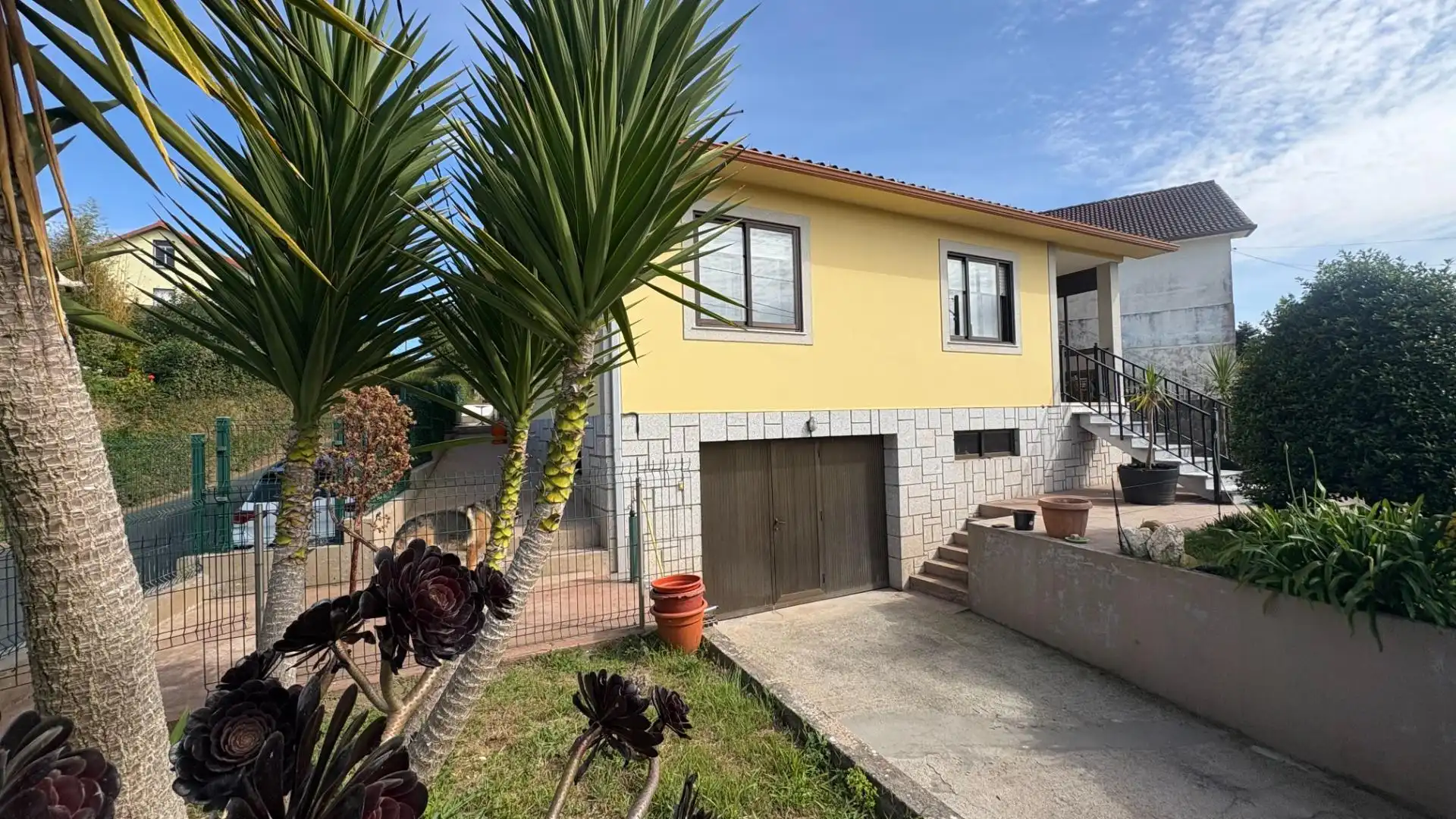 Vista exterior de Casa o xalet en venda en Mugardos amb Calefacció