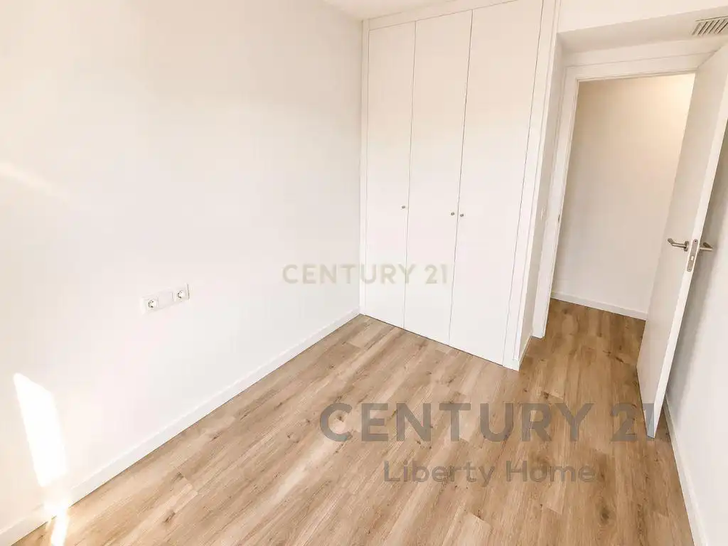 Dormitori de Apartament de lloguer en Valencia amb Aire condicionat, Jardí privat i Forn