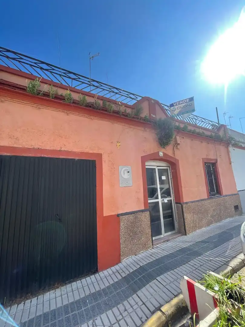 Vista exterior de Casa o chalet en venta en Mairena del Alcor