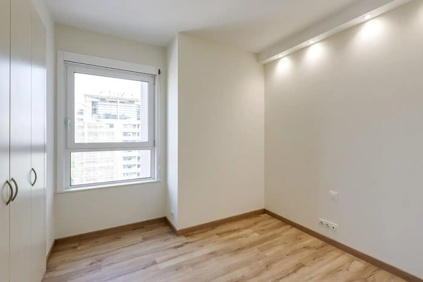 Schlafzimmer von Wohnung zum Verkauf in Barcelona mit Klimaanlage, Heizung und Terrasse