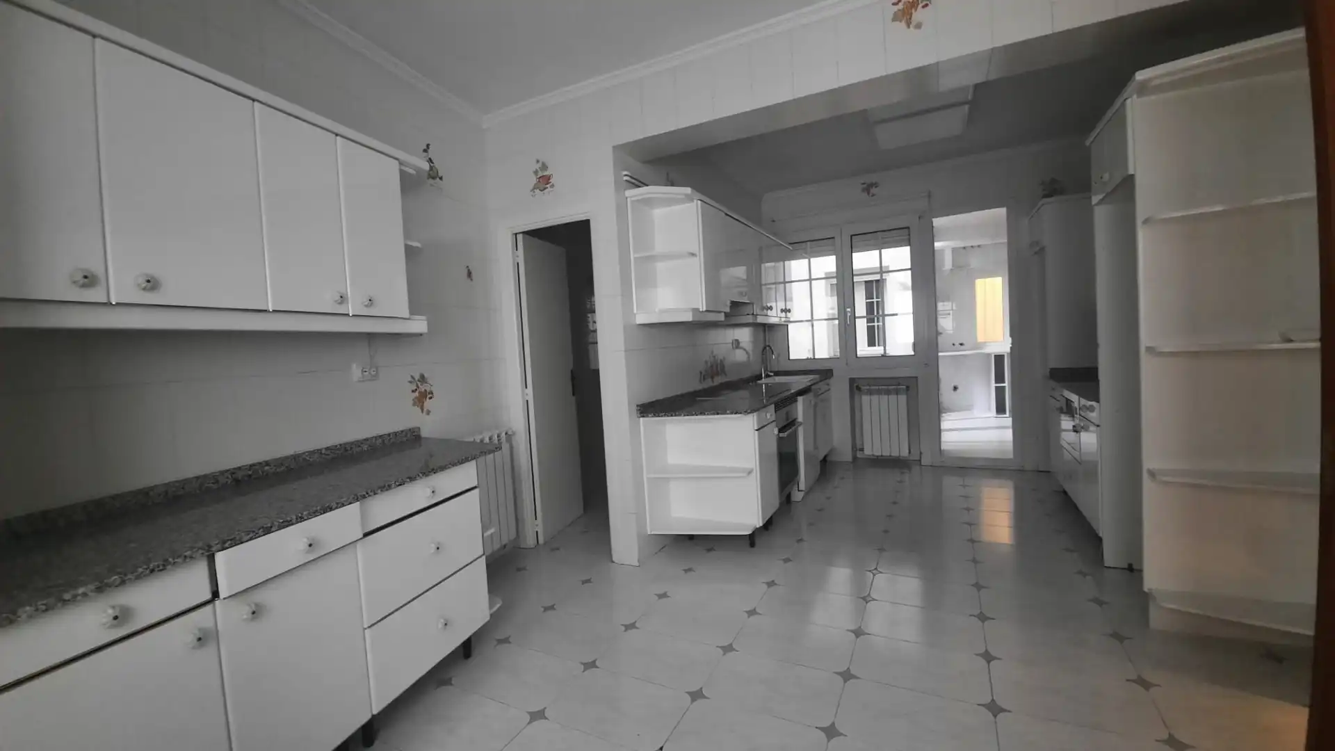 Cuina de Pis en venda en Ponferrada amb Calefacció, Parquet i Terrassa