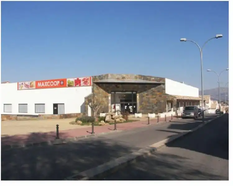 Locale commerciale in affitto a Pedrezuela