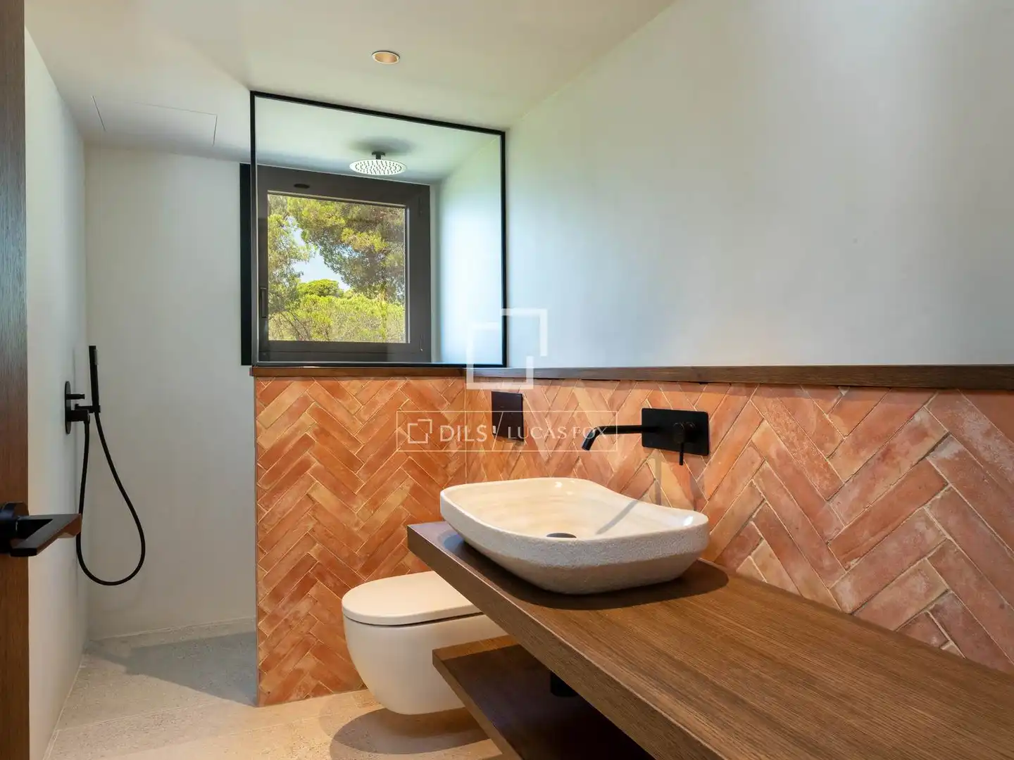 Badezimmer von Haus oder Chalet zum Verkauf in Lloret de Mar mit Klimaanlage, Heizung und Privatgarten
