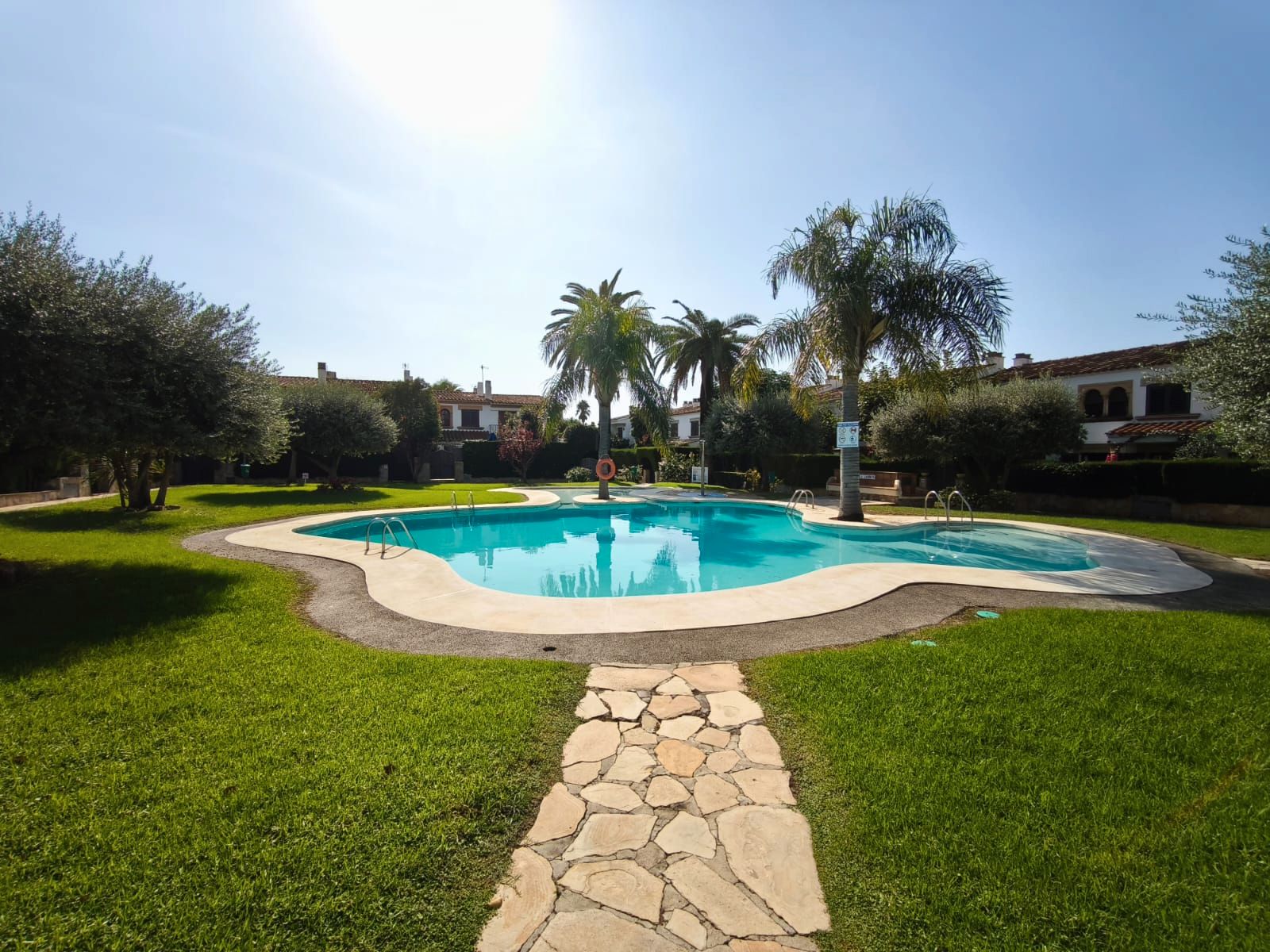 Piscina de Casa adosada en venda en Cambrils amb Aire condicionat, Calefacció i Jardí privat