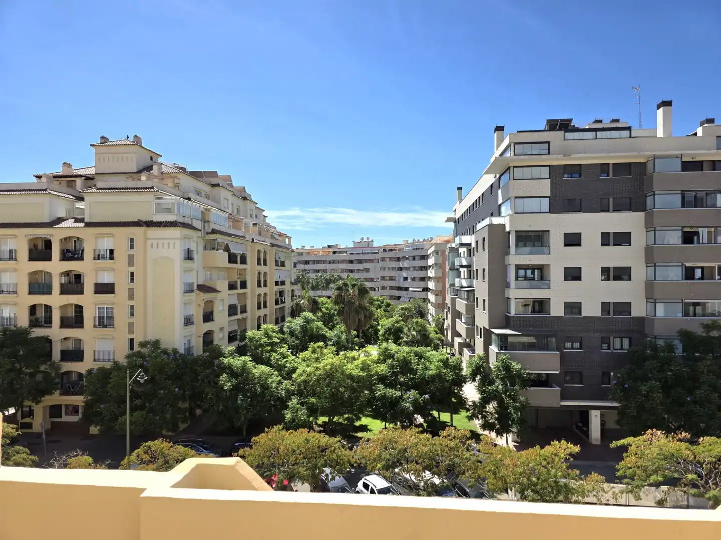 Dúplex amb piscina en venda a Estepona Pueblo, imagen 2