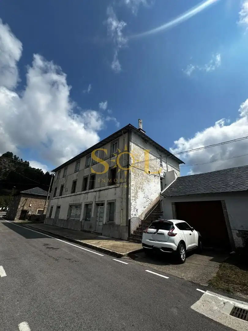 Vista exterior de Casa o chalet en venta en Cabrillanes con Calefacción y Jardín privado