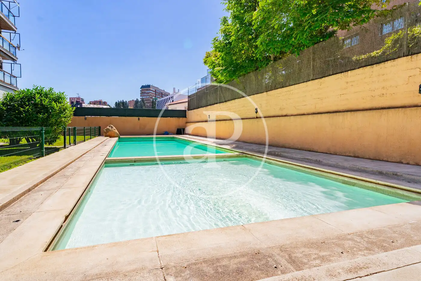 Piscina de Piso de alquiler en Madrid con Aire acondicionado, Calefacción y Jardín privado