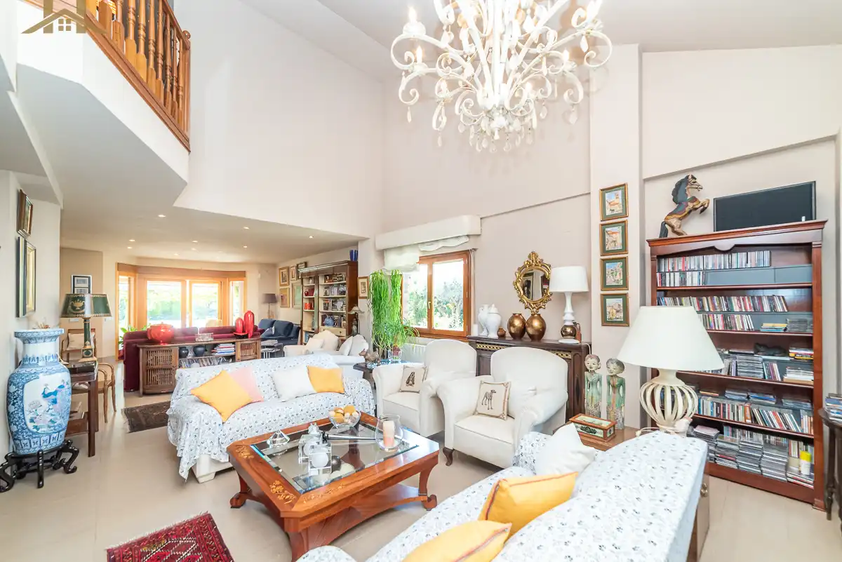 Sala d'estar de Casa o xalet en venda en Boadilla del Monte amb Calefacció, Jardí privat i Parquet