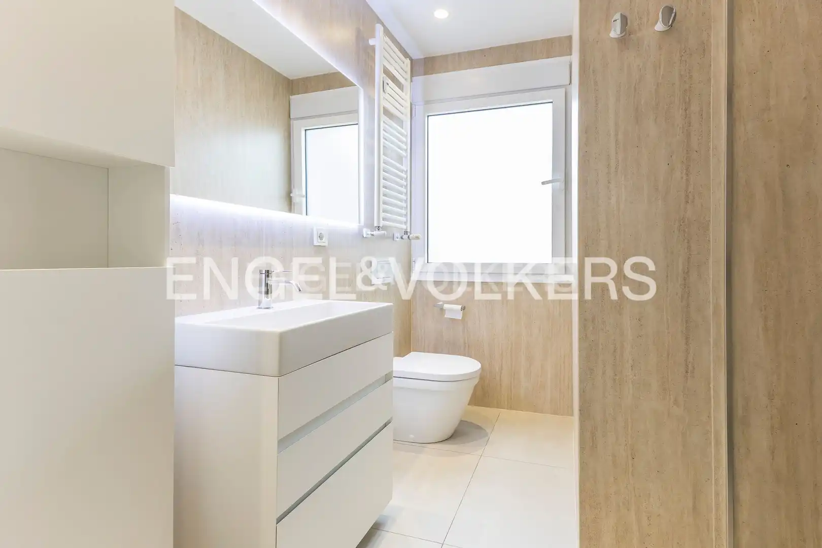 Baño de Ático de alquiler en Madrid con Aire acondicionado, Calefacción y Terraza