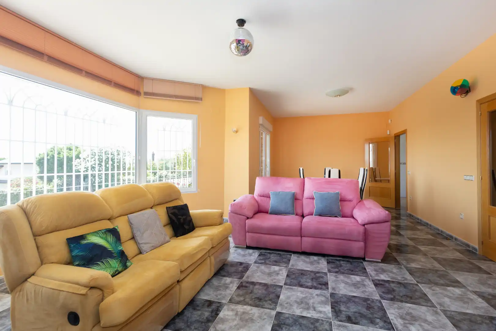 Sala d'estar de Casa o xalet en venda en Villanueva del Pardillo amb Calefacció, Jardí privat i Piscina