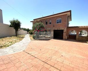 Vista exterior de Casa o xalet en venda en Valdeaveruelo amb Aire condicionat, Calefacció i Jardí privat