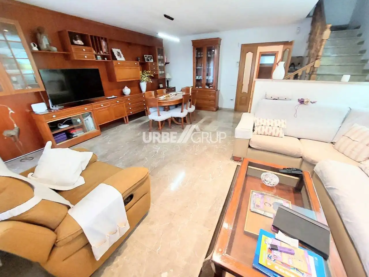 Sala d'estar de Casa o xalet en venda en Terrassa amb Calefacció i Alarma