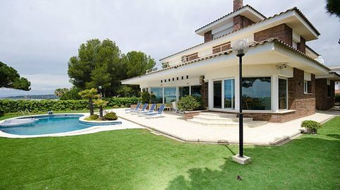 Exclusiva villa de lujo en un acantilado