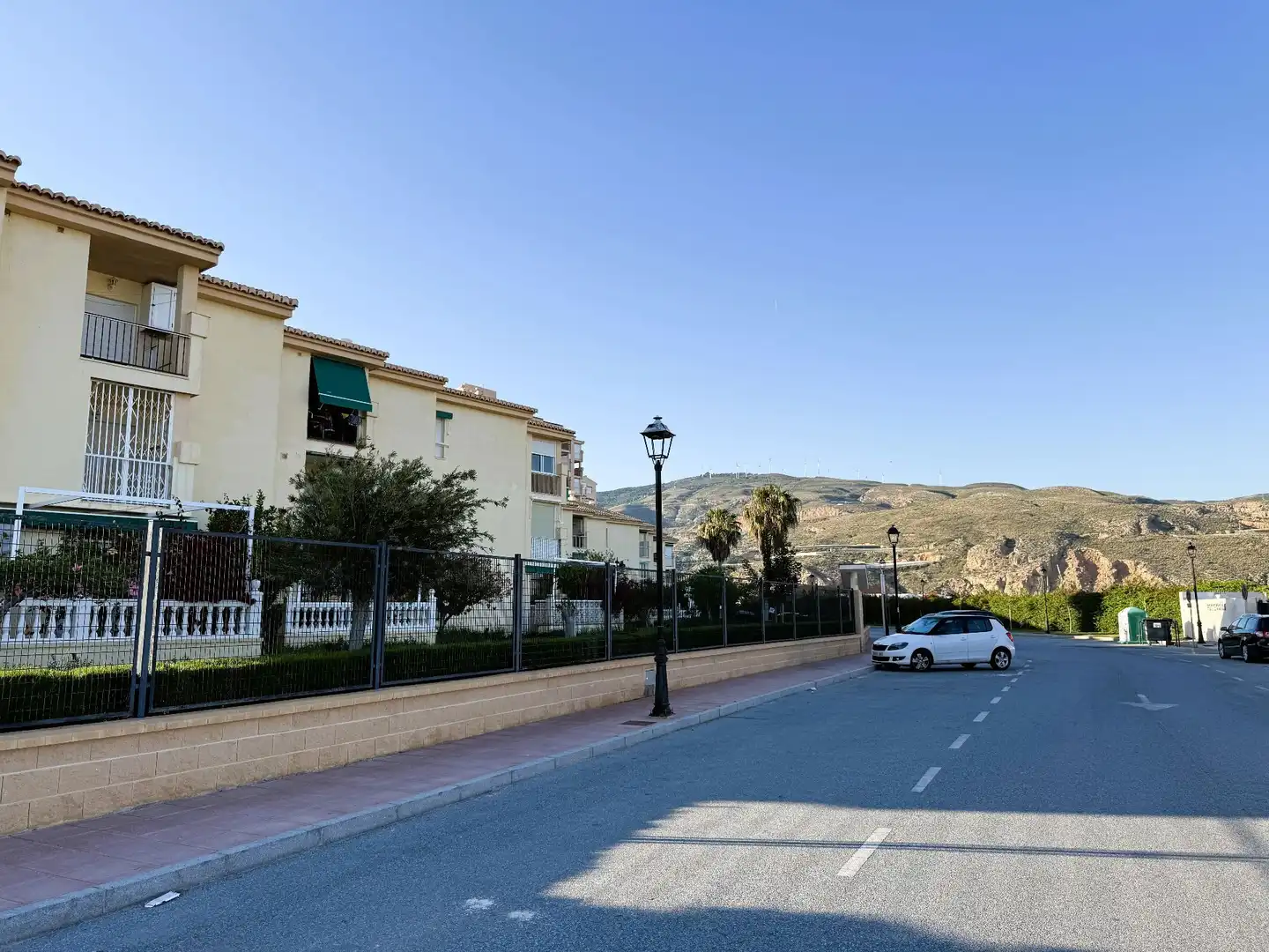 Vista exterior de Pis de lloguer en Motril amb Terrassa, Moblat i Piscina comunitària