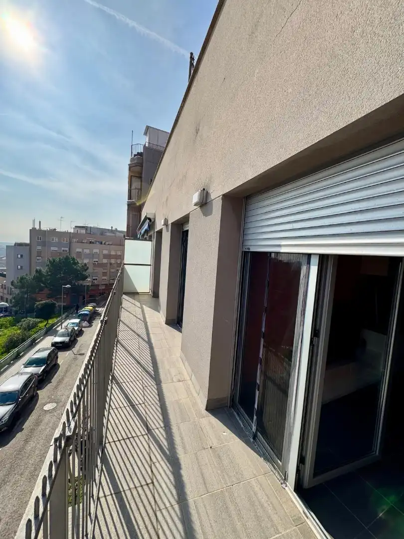 Vista exterior de Piso en venta en Badalona con Aire acondicionado, Calefacción y Terraza