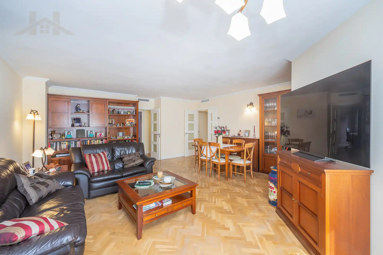 Living room of Flat for sale in Pozuelo de Alarcón  with Air Conditioner, Heating and Storage room