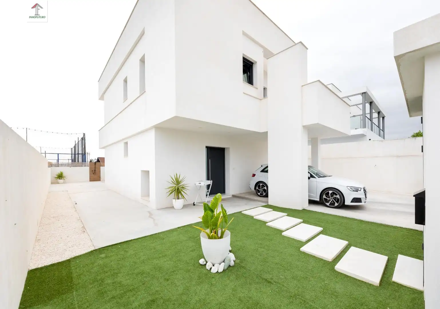 House with pool for sale in Calle IGUALDAD 16