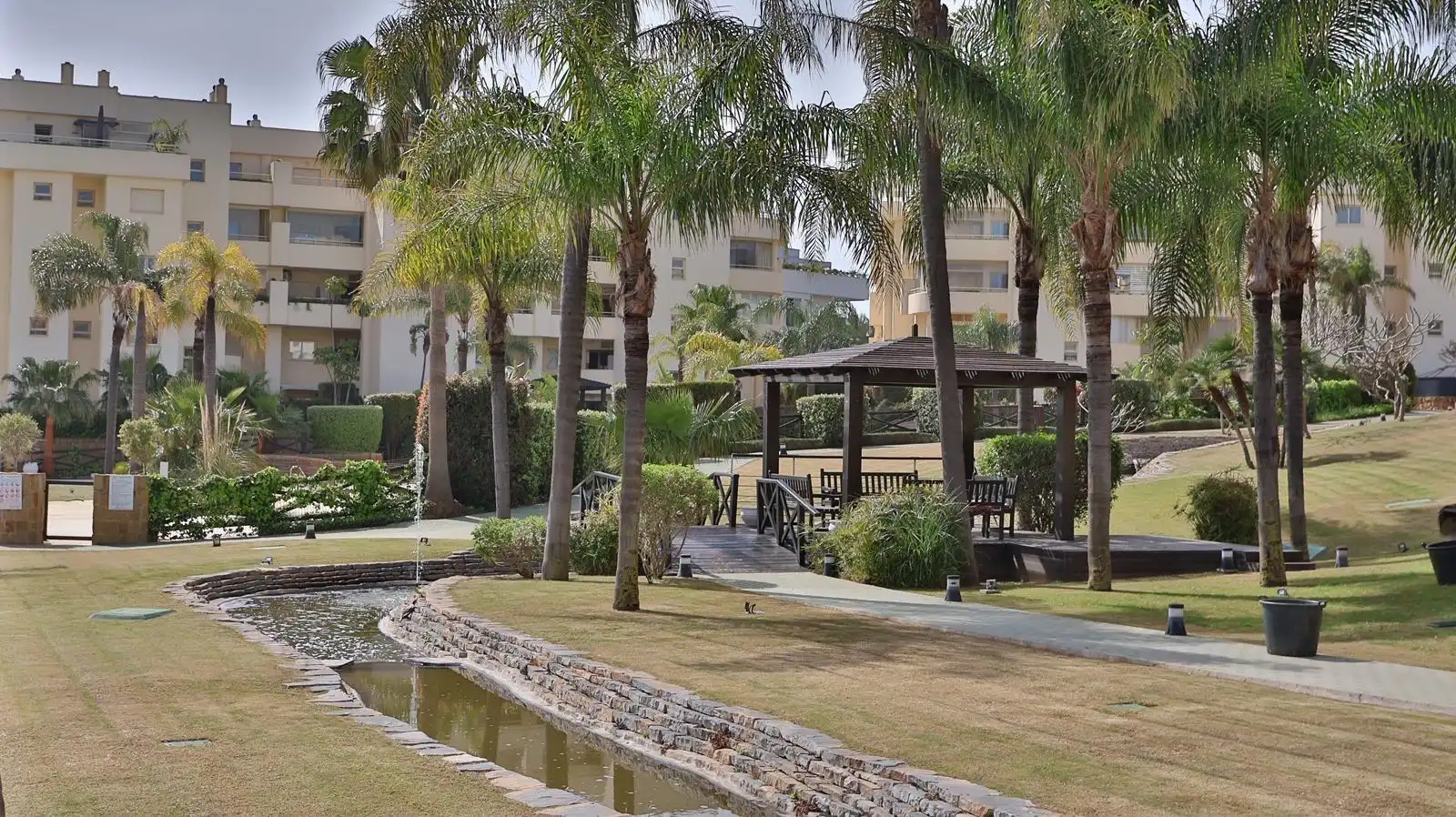 Vista exterior de Pis en venda en Mijas amb Piscina comunitària