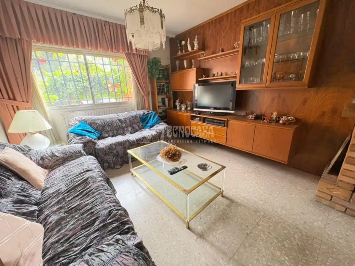 Sala d'estar de Casa adosada en venda en Getafe amb Calefacció, Jardí privat i Terrassa