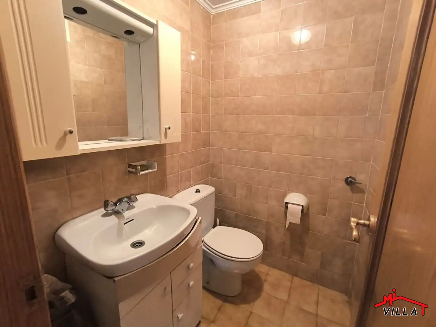 Badezimmer von Wohnung zum Verkauf in Colindres mit Heizung, Terrasse und Abstellraum