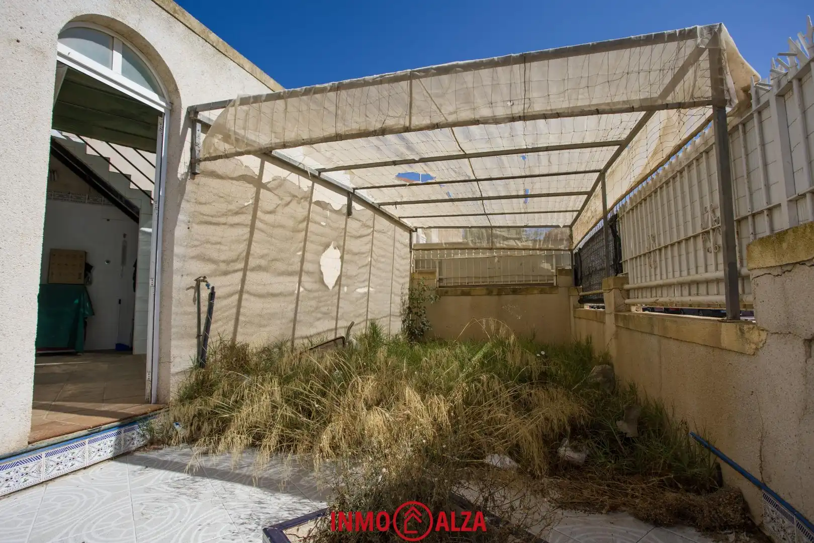 Garten von Einfamilien-Reihenhaus zum Verkauf in Los Alcázares mit Privatgarten, Terrasse und Abstellraum
