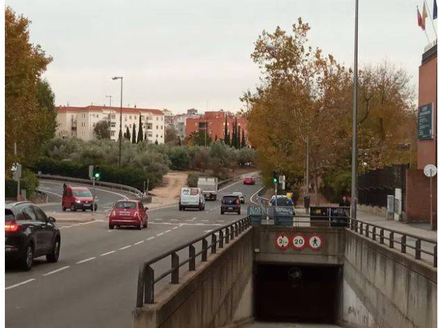 Garaje en Alquiler en Calle de Carlos y Guillermo Fernández Shaw, 1 en Adelfas