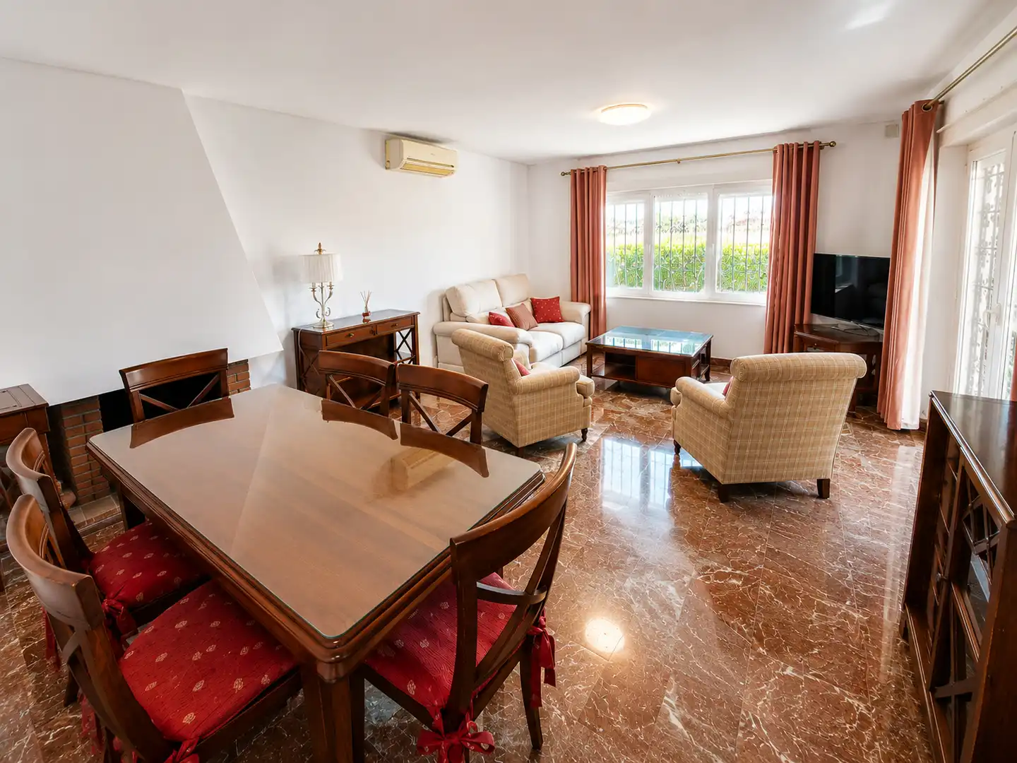 Sala de estar de Casa o chalet de alquiler en Benalmádena con Jardín privado y Amueblado