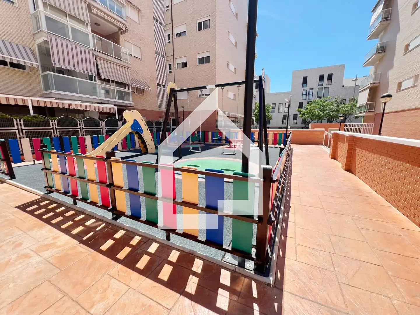 Vista exterior de Piso en venta en San Vicente del Raspeig / Sant Vicent del Raspeig con Aire acondicionado, Terraza y Piscina comunitaria
