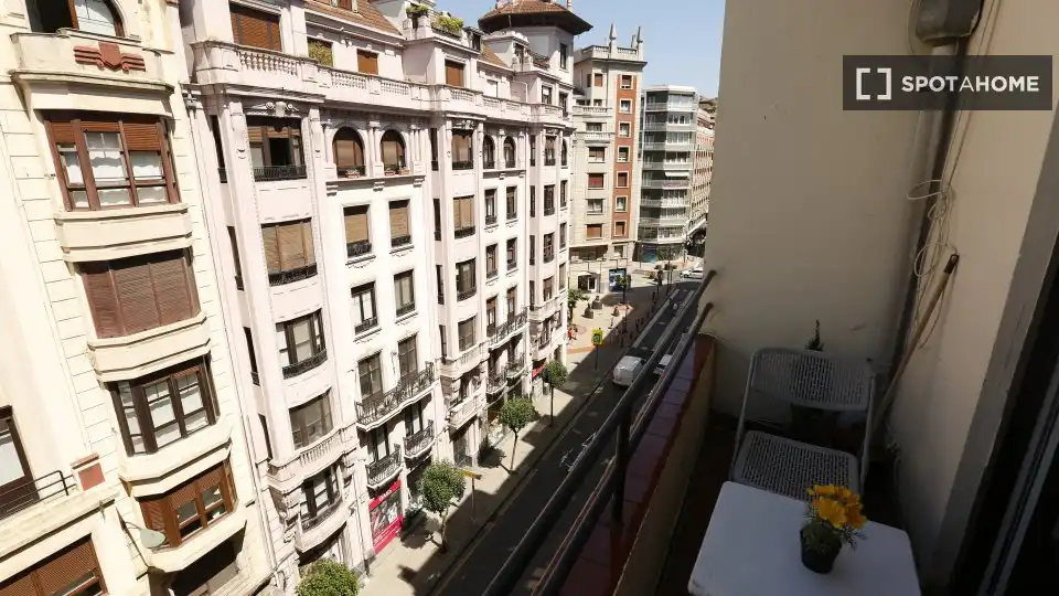 Außenansicht von Wohnung zur untervermieten in Bilbao  mit Klimaanlage, Heizung und Terrasse