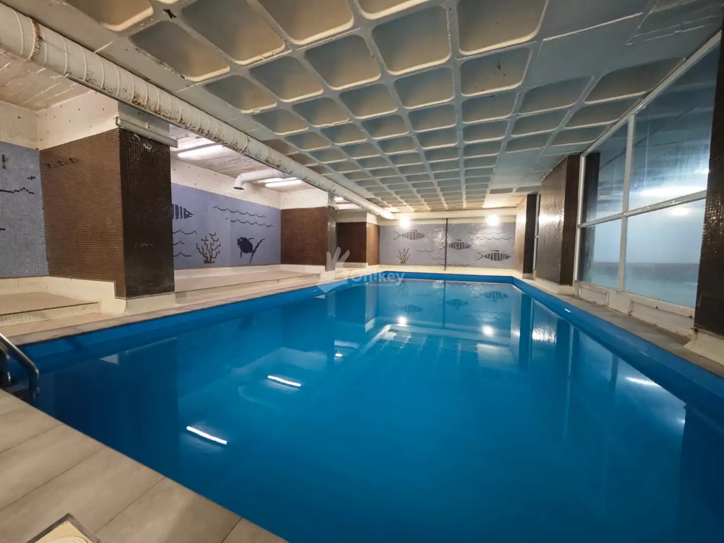 Piscina de Local en venta en Madrid con Aire acondicionado