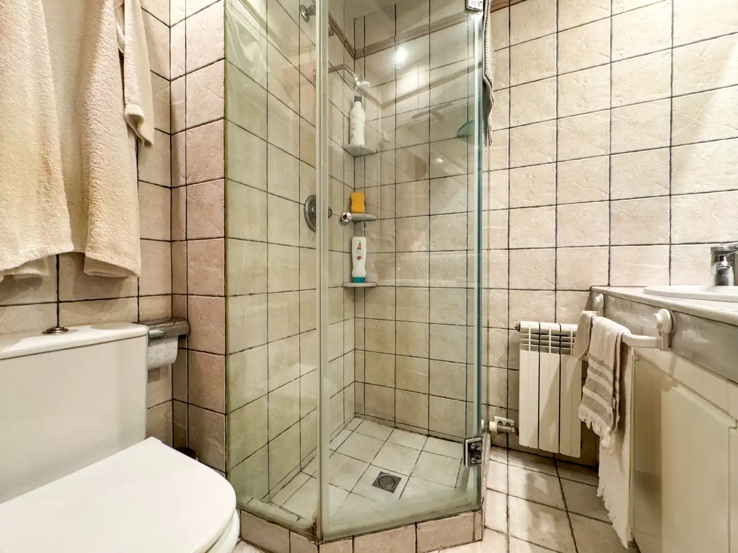 Badezimmer von Dachboden zum Verkauf in Sentmenat mit Klimaanlage, Heizung und Balkon