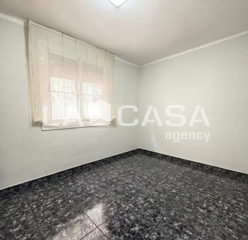 Piso en venta en Badalona con Balcón