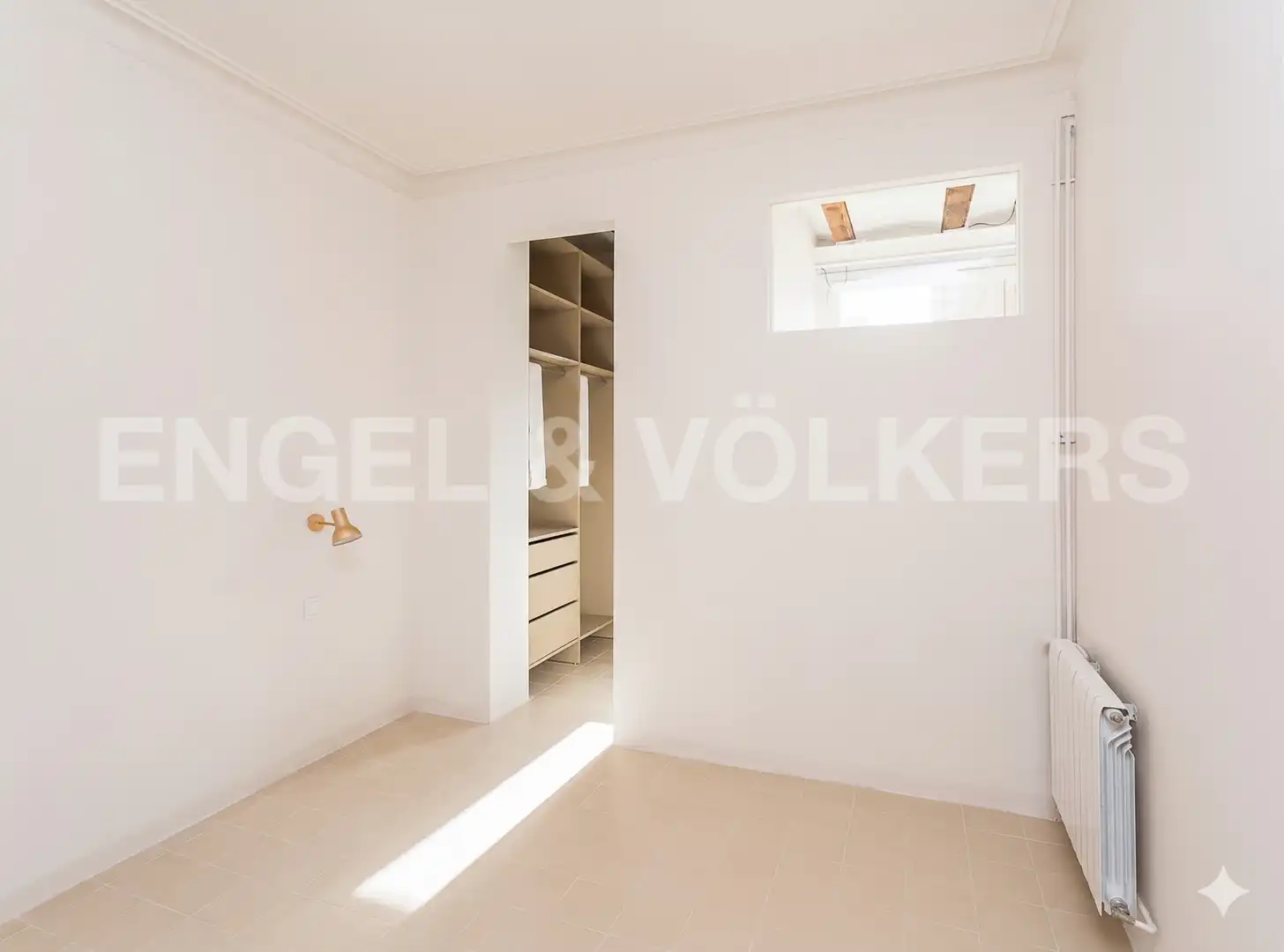 Flat for sale in Barcelona  with Air Conditioner, Heating and Balcony