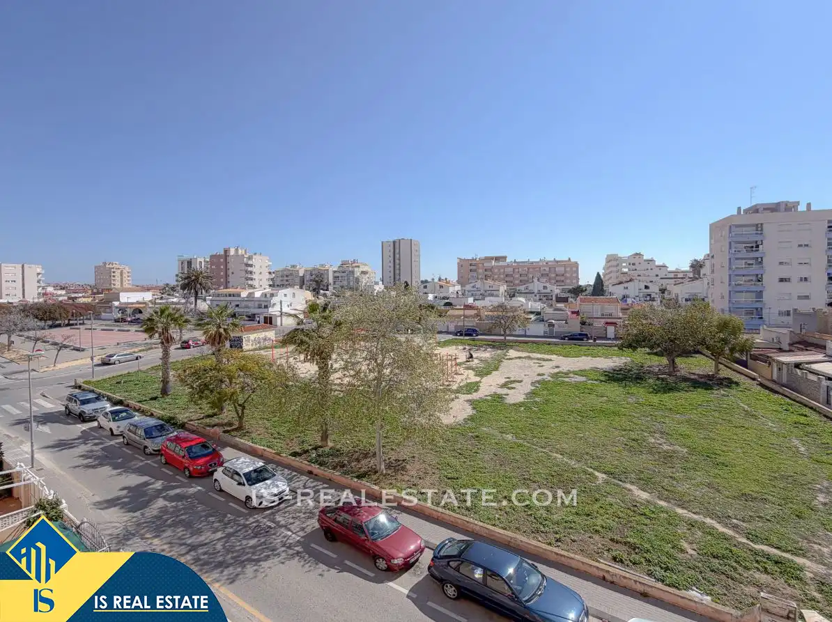 Vista exterior de Apartament en venda en Torrevieja amb Calefacció, Moblat i Forn