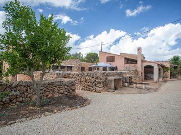 Casa amb balcó en venda a Sencelles