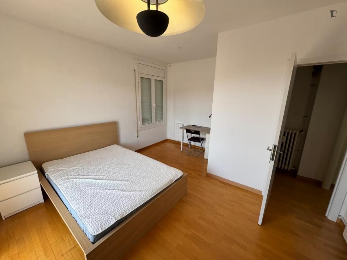 Dormitori de Apartament per a compartir en Sabadell amb Moblat, Rentadora i Balcó