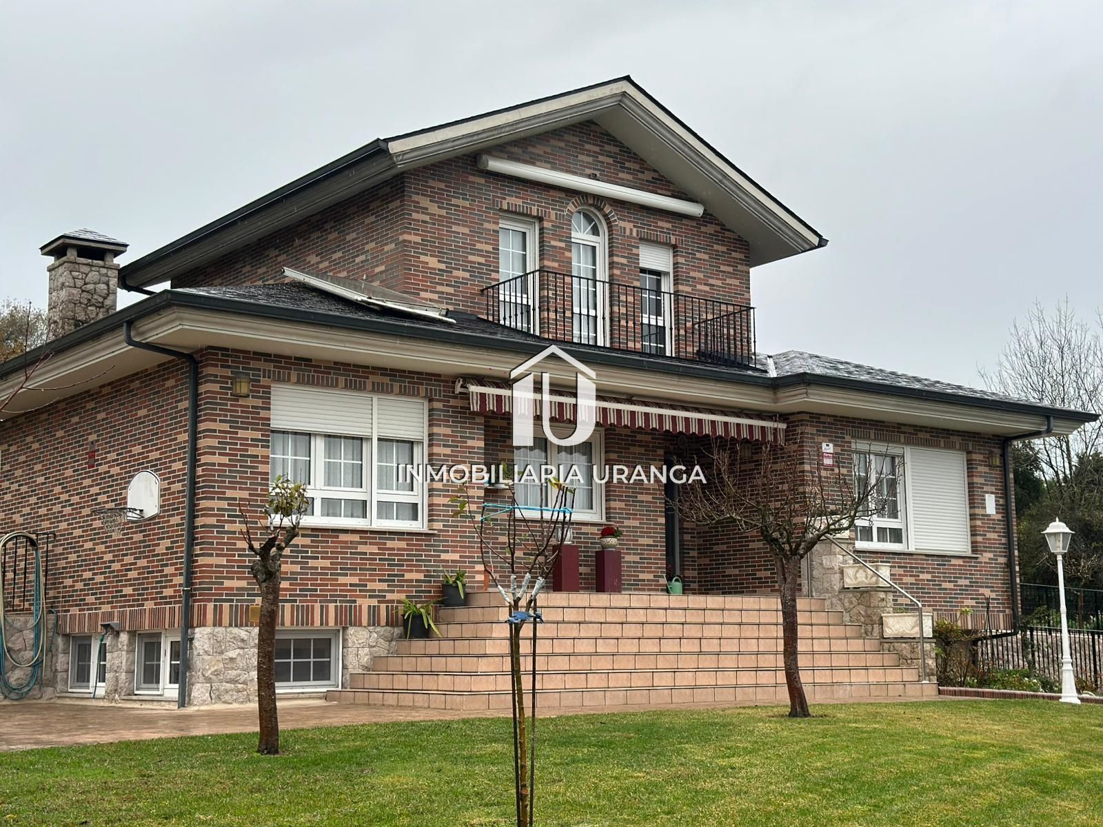 Vista exterior de Casa o xalet en venda en Bárcena de Cicero amb Calefacció, Jardí privat i Terrassa