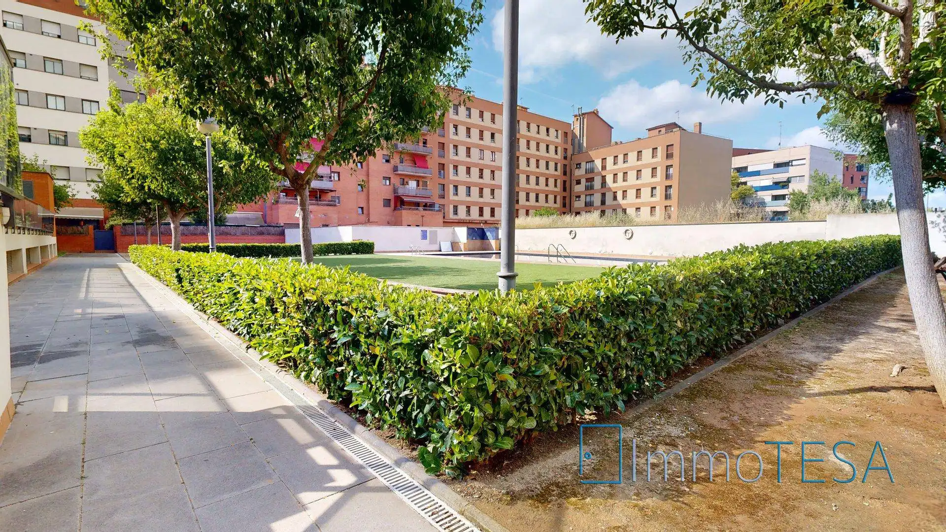 Vista exterior de Àtic en venda en Barberà del Vallès amb Aire condicionat, Calefacció i Parquet