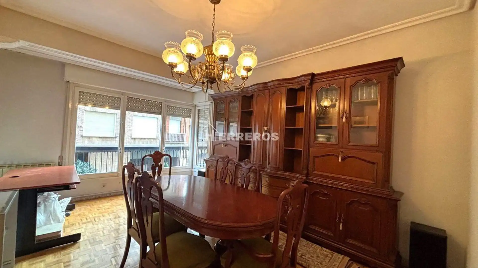 Comedor de Piso en venta en  Logroño con Calefacción, Parquet y Terraza