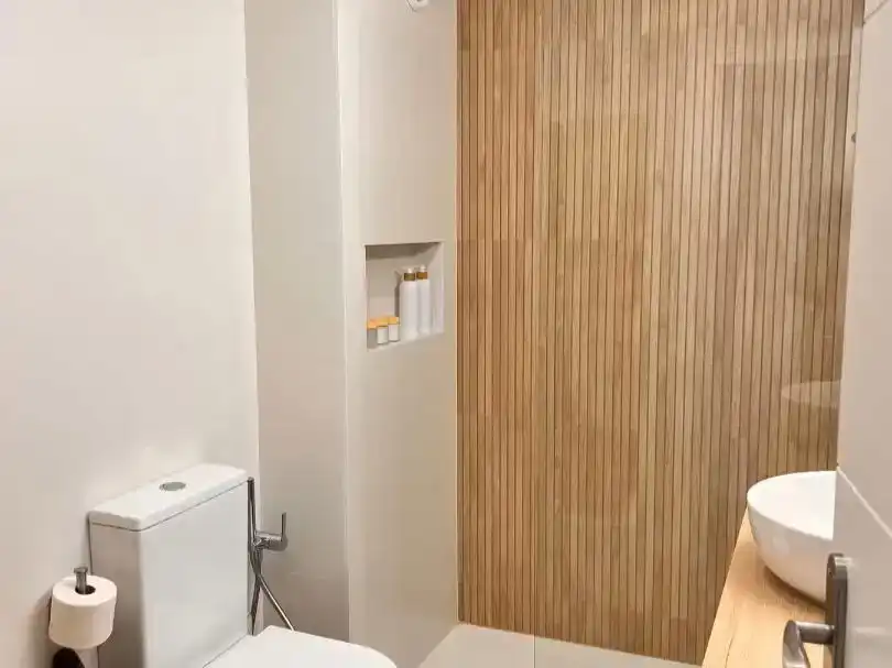 Bany de Àtic de lloguer en El Vendrell amb Aire condicionat, Parquet i Piscina