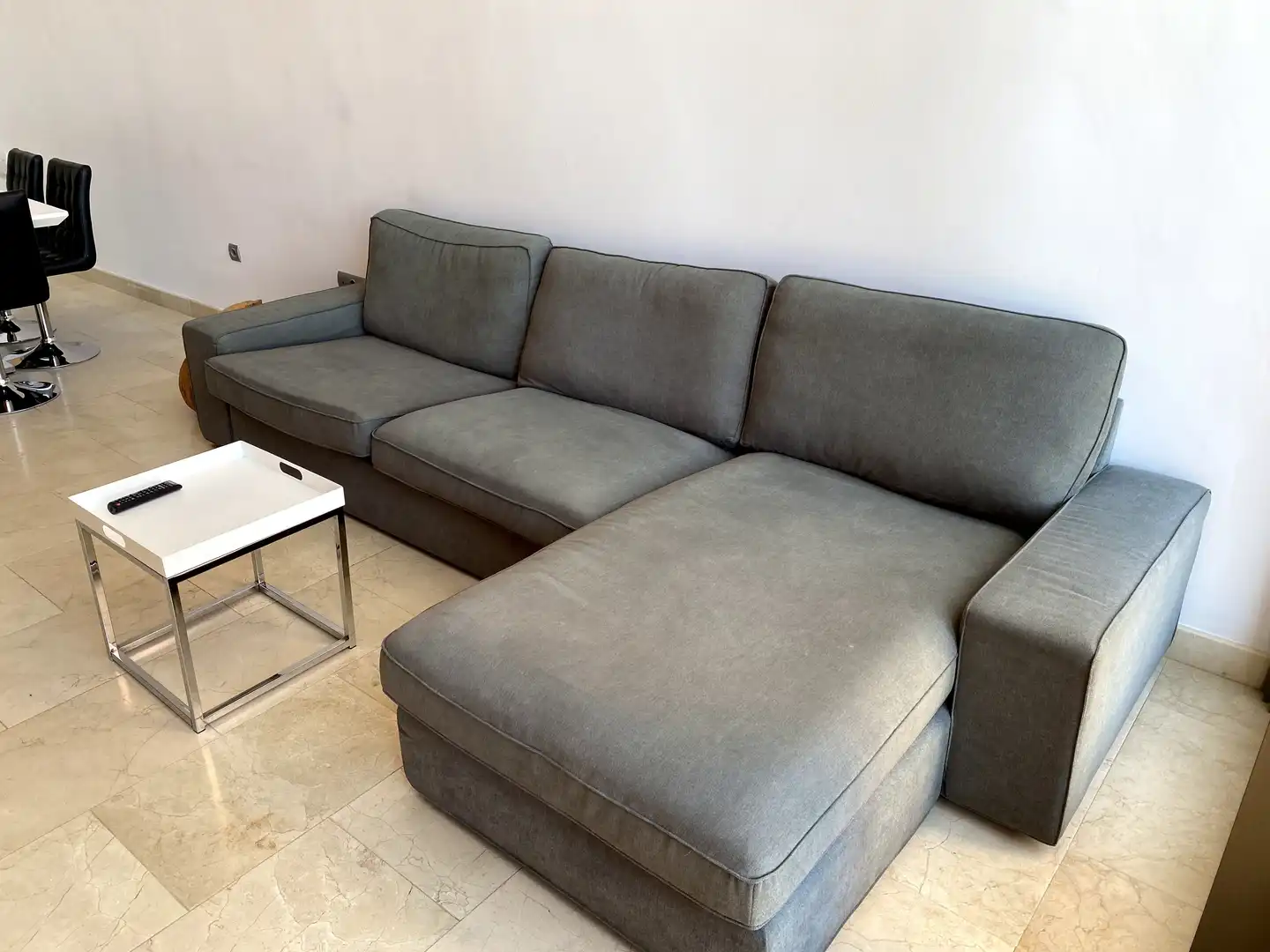 Sala d'estar de Casa adosada en venda en Benahavís amb Aire condicionat, Calefacció i Jardí privat