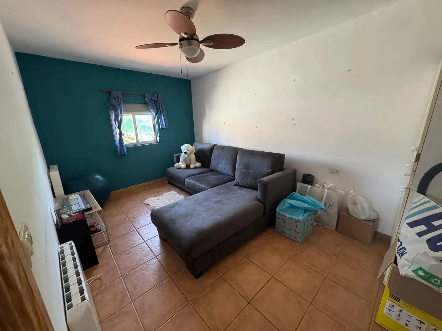 Wohnzimmer von Country house zur Miete in Sant Joan de Moró mit Klimaanlage, Privatgarten und Möbliert