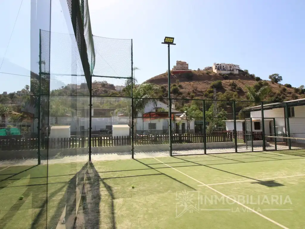 Vista exterior de Casa o xalet en venda en Álora amb Aire condicionat, Jardí privat i Terrassa