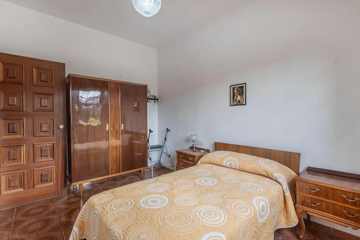 Dormitori de Casa o xalet en venda en Granada amb Jardí privat, Terrassa i Piscina