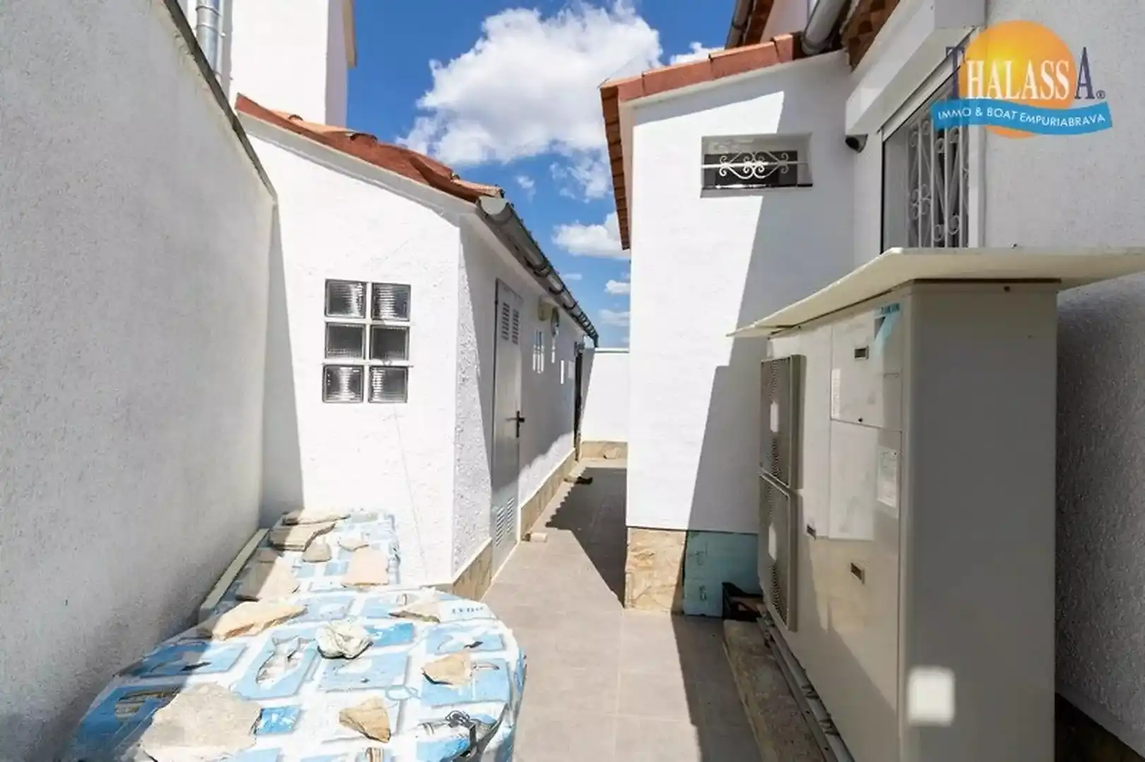 Exterior view of Houses for sale in Empuriabrava  with Air Conditioner and Furnished