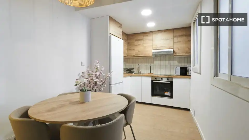 Flat with terrace to rent in Ciutat Vella, imagen 2