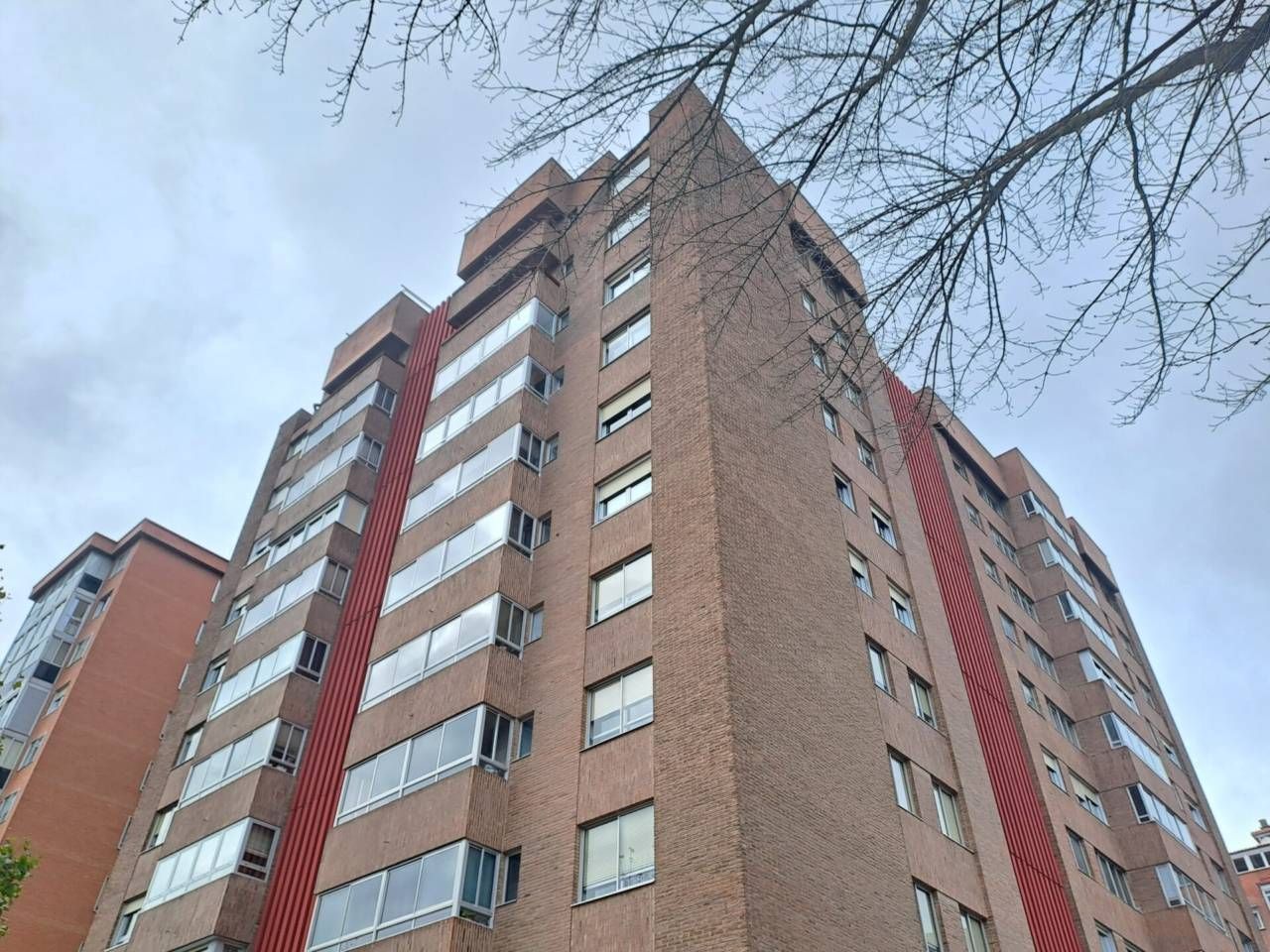 Vista exterior de Pis en venda en Burgos Capital amb Calefacció, Terrassa i Alarma