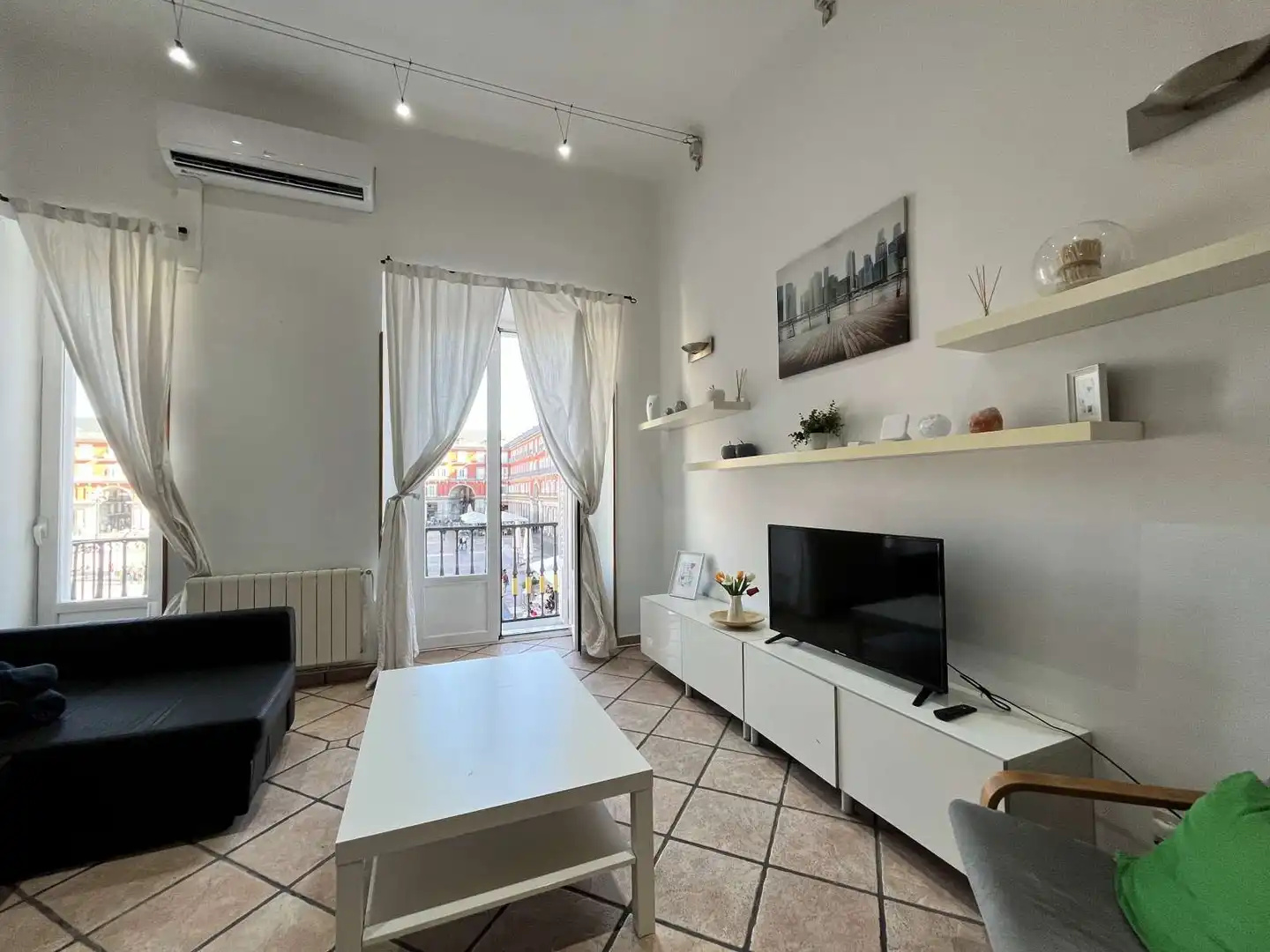 Sala d'estar de Estudi per a compartir en  Madrid Capital amb Aire condicionat, Calefacció i Terrassa